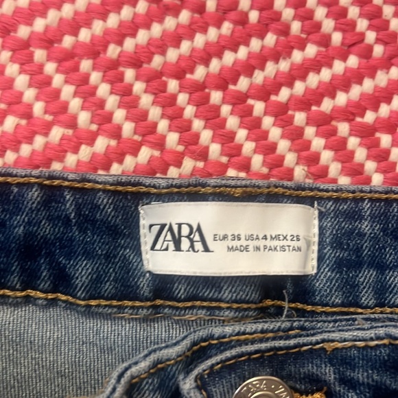 Size 4 Darker Washed Zara Jeans! Amazing Condition! - Picture 3 of 3